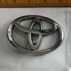 Toyota‎ Chrome Oval Logo Emblem Badge Used